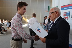 Zdjęcie główne dla wydarzenia: Stypendia Starosty Tureckiego – doceniono talenty i pracę młodzieży